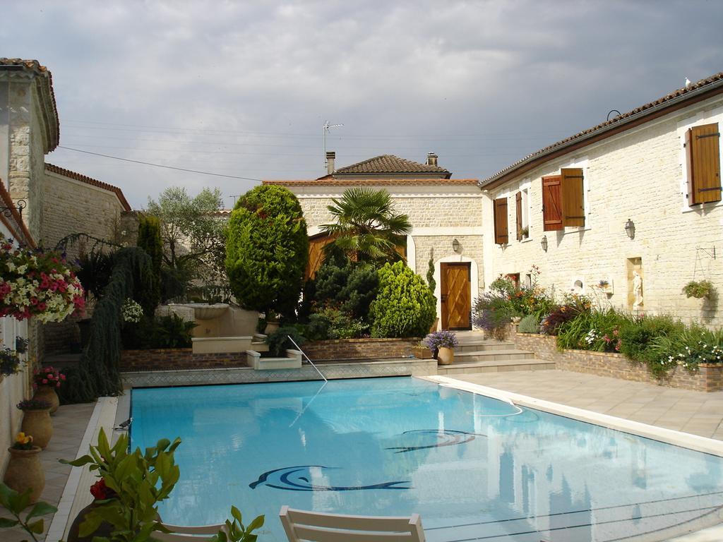 Bed and Breakfast La Fontaine Des Arts Mansle-les-Fontaines Экстерьер фото