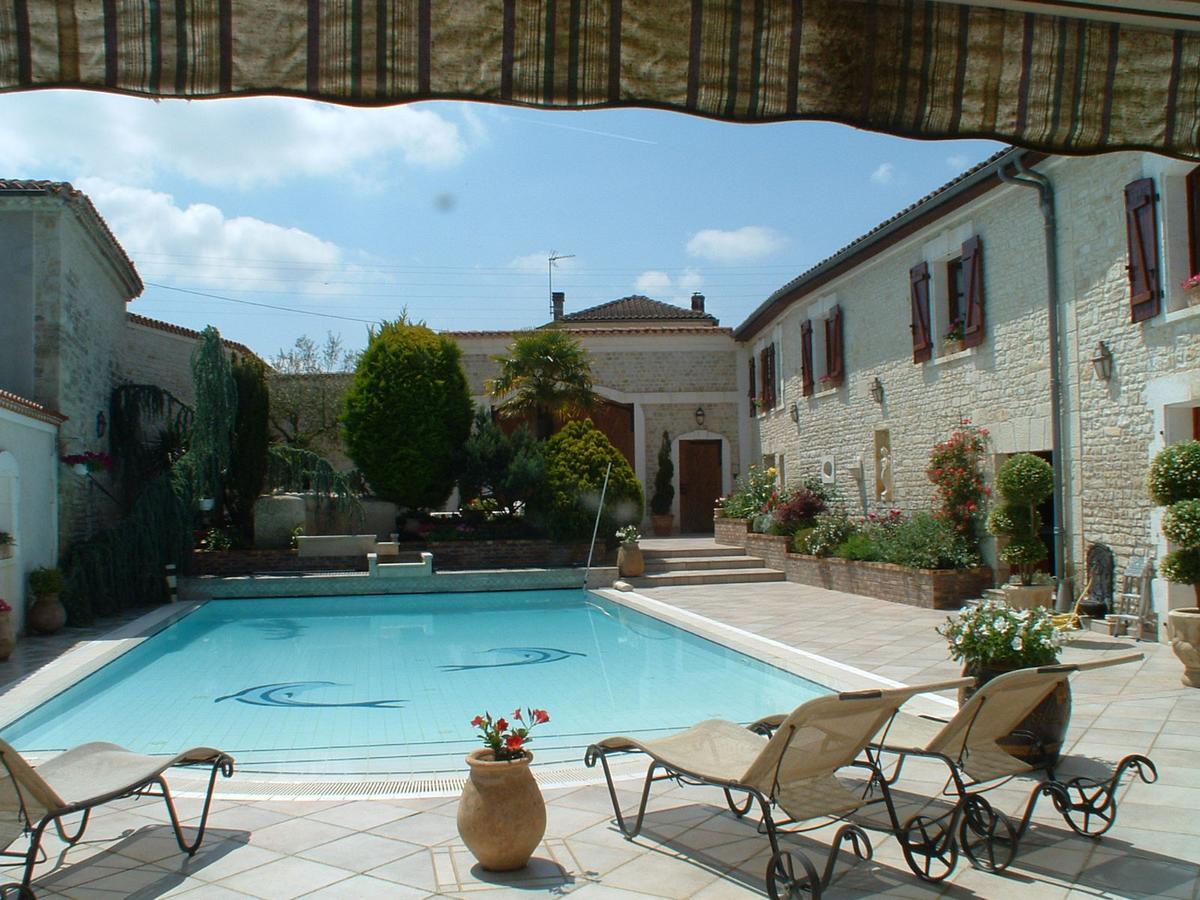 Bed and Breakfast La Fontaine Des Arts Mansle-les-Fontaines Экстерьер фото