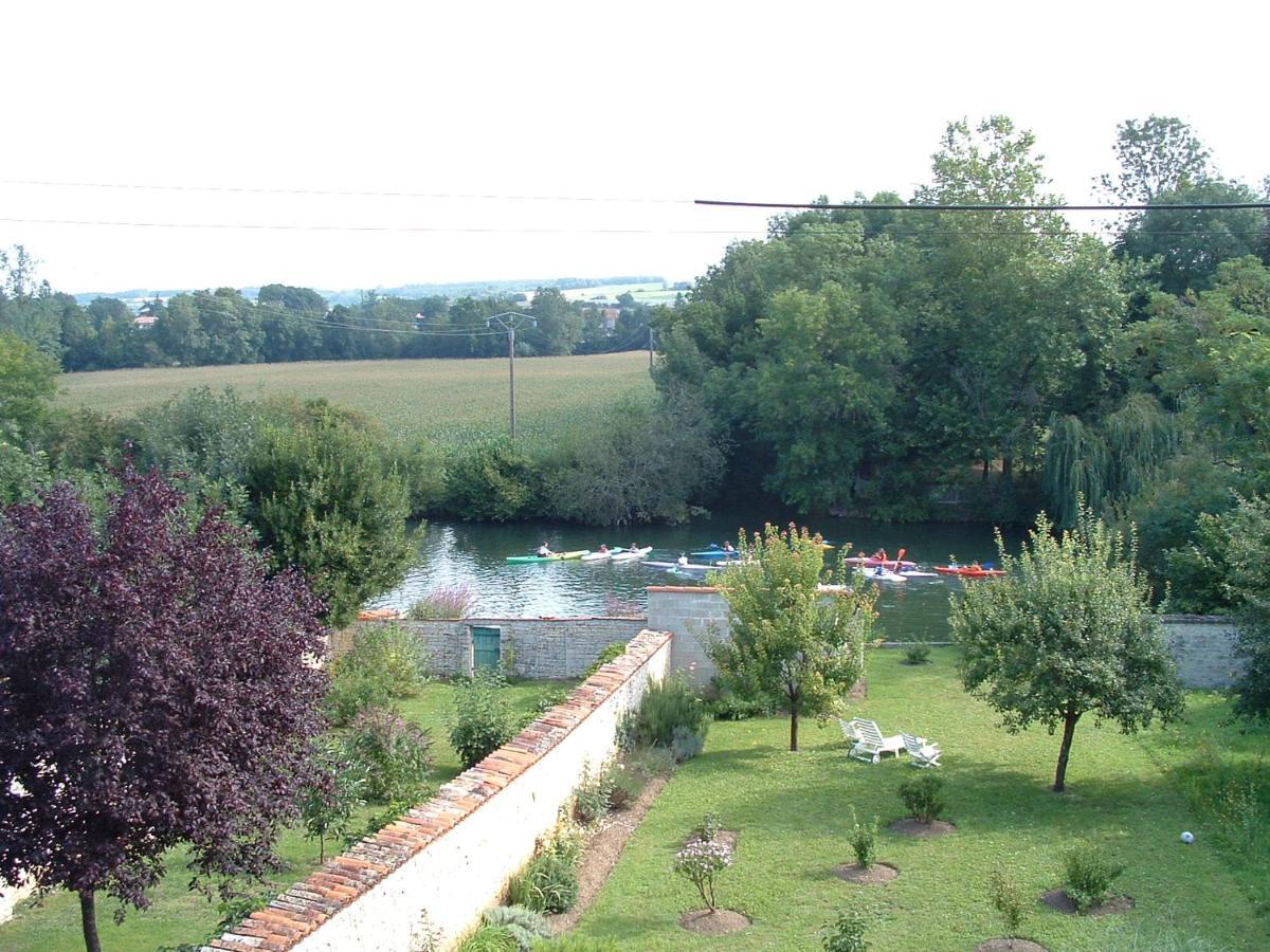 Bed and Breakfast La Fontaine Des Arts Mansle-les-Fontaines Экстерьер фото