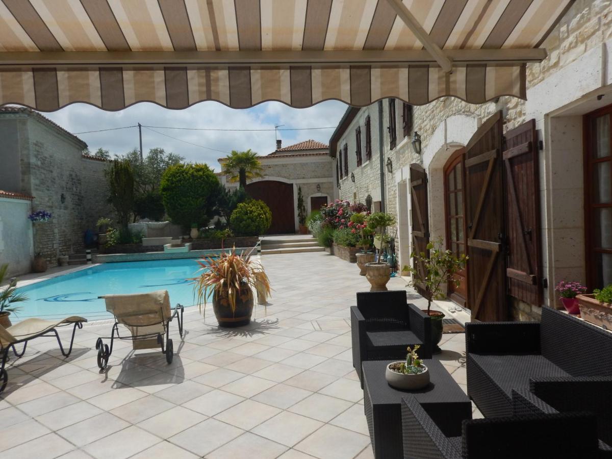 Bed and Breakfast La Fontaine Des Arts Mansle-les-Fontaines Экстерьер фото